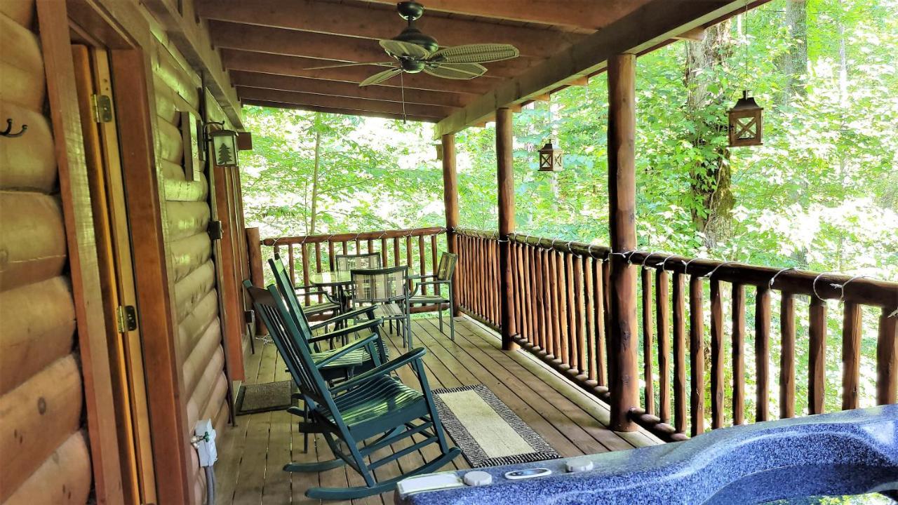 Mountain Joy -Private Treehouse Style Cabin That Sleeps 4-Free Tickets Gatlinburg Exterior foto